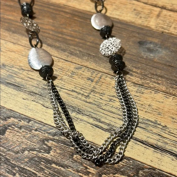 Elegant Silver and Black Necklace B7 - Picture 2 of 4